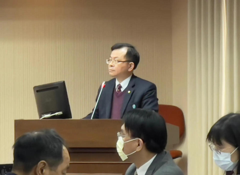 NCC主委陳耀祥表示「沒有百分之百的言論自由，殺人放火算是言論自由嗎？」。（圖／中天新聞）
