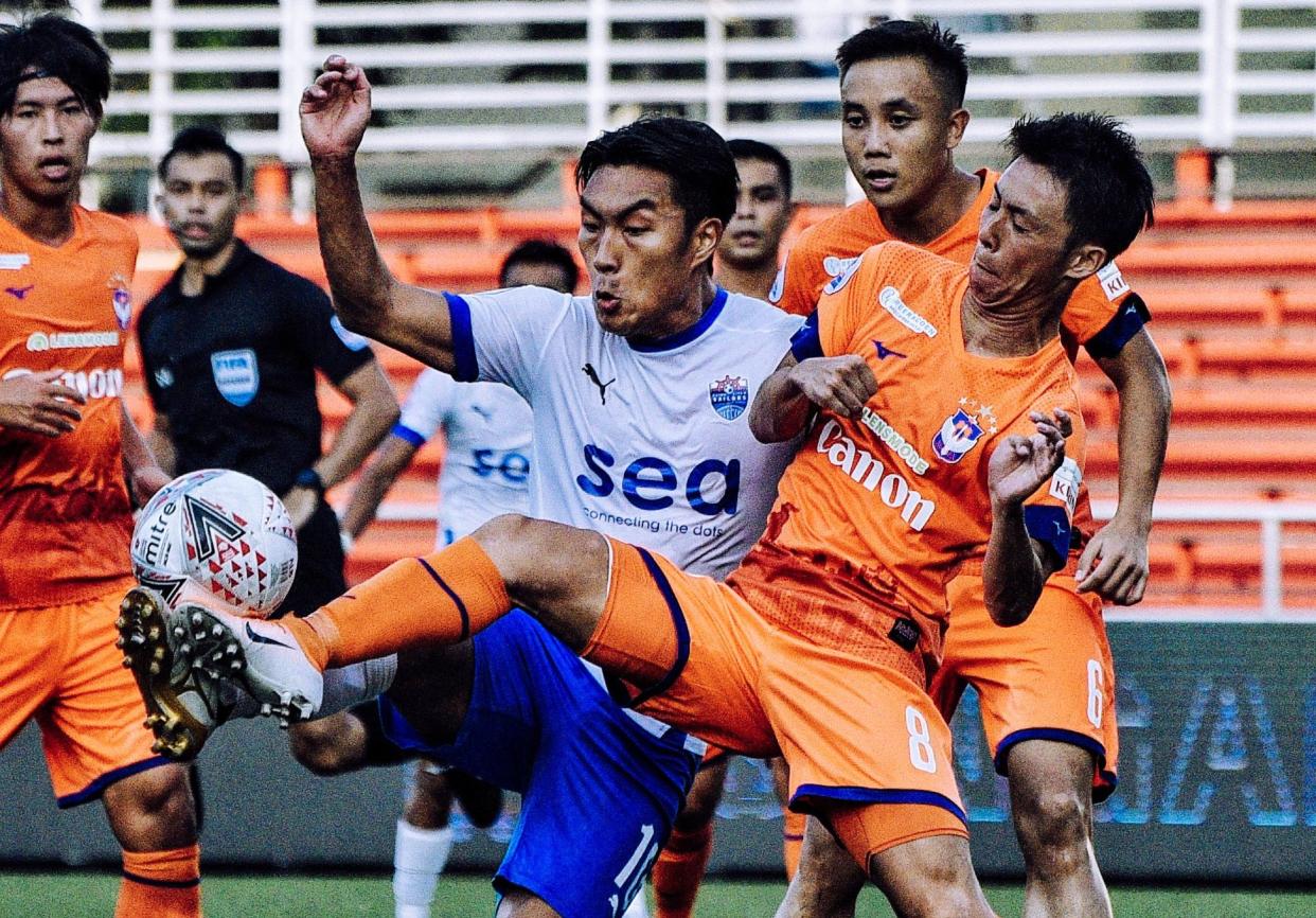 Lion City Sailors' Song Ui-yong (white jersey) battles for the ball with Albirex Niigata's Hiroyoshi Kamata. (PHOTO: Singapore Premier League)