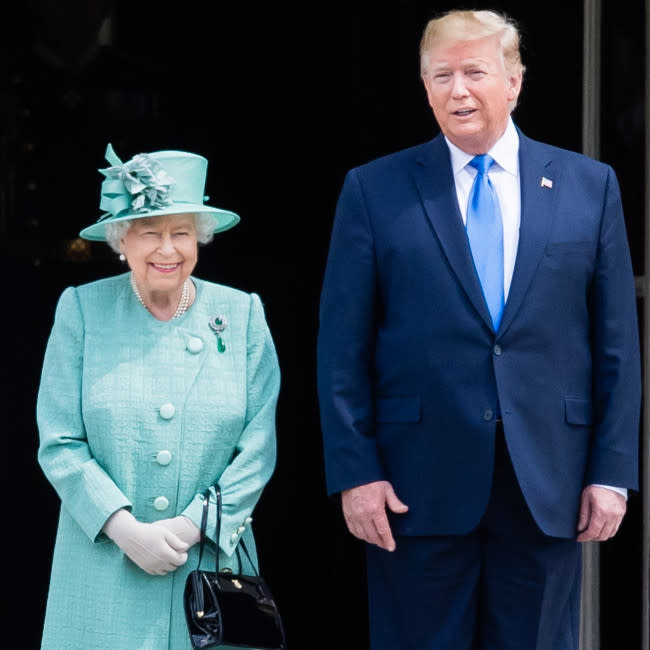Reina Isabel y el ex presidente de Estados Unidos, Donald Trump credit:Bang Showbiz