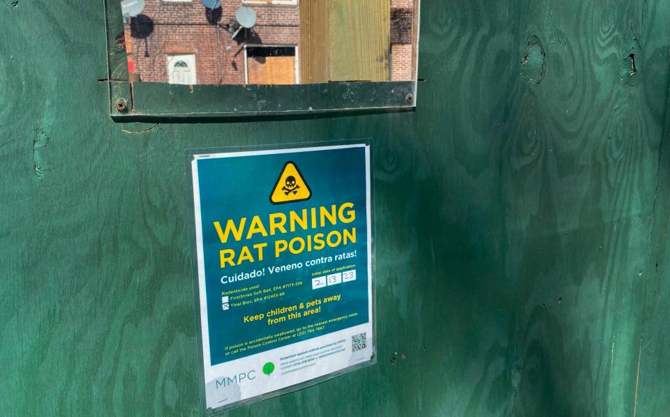 A sign at a construction site in warning about rat poison