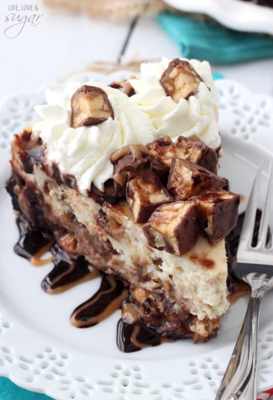 <p>Life, Love and Sugar</p><p>The perfect treat for every Snickers lover!</p><p><strong>Get the recipe: <a href="https://www.lifeloveandsugar.com/snickers-cheesecake/" rel="nofollow noopener" target="_blank" data-ylk="slk:Snickers Cheesecake;elm:context_link;itc:0;sec:content-canvas" class="link ">Snickers Cheesecake</a></strong></p>