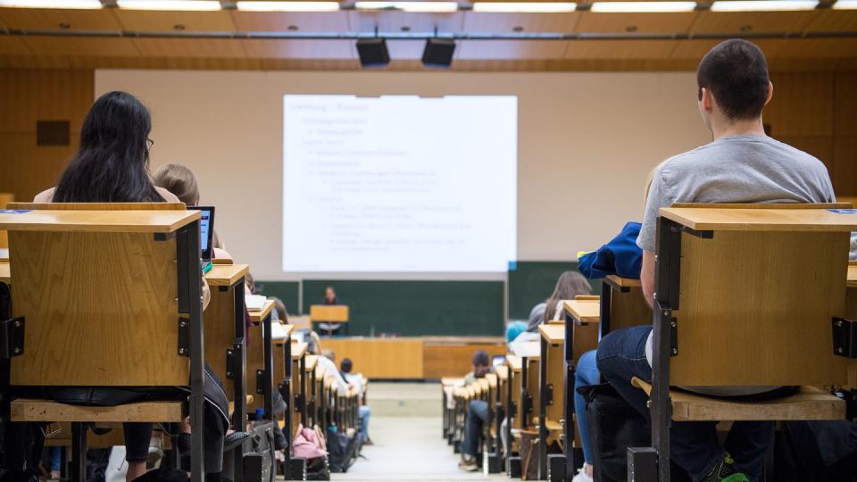 Bei zulassungsbeschränkten Studiengängen entscheidet der Numerus clausus, wer einen Platz bekommt.