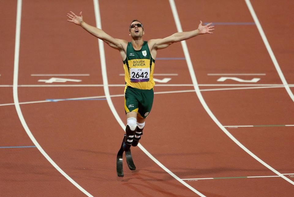 South Africa's Oscar Pistorius celebrates winning gold at the London 2012 Paralympic Games (Action Images / Steven Paston Livepic)