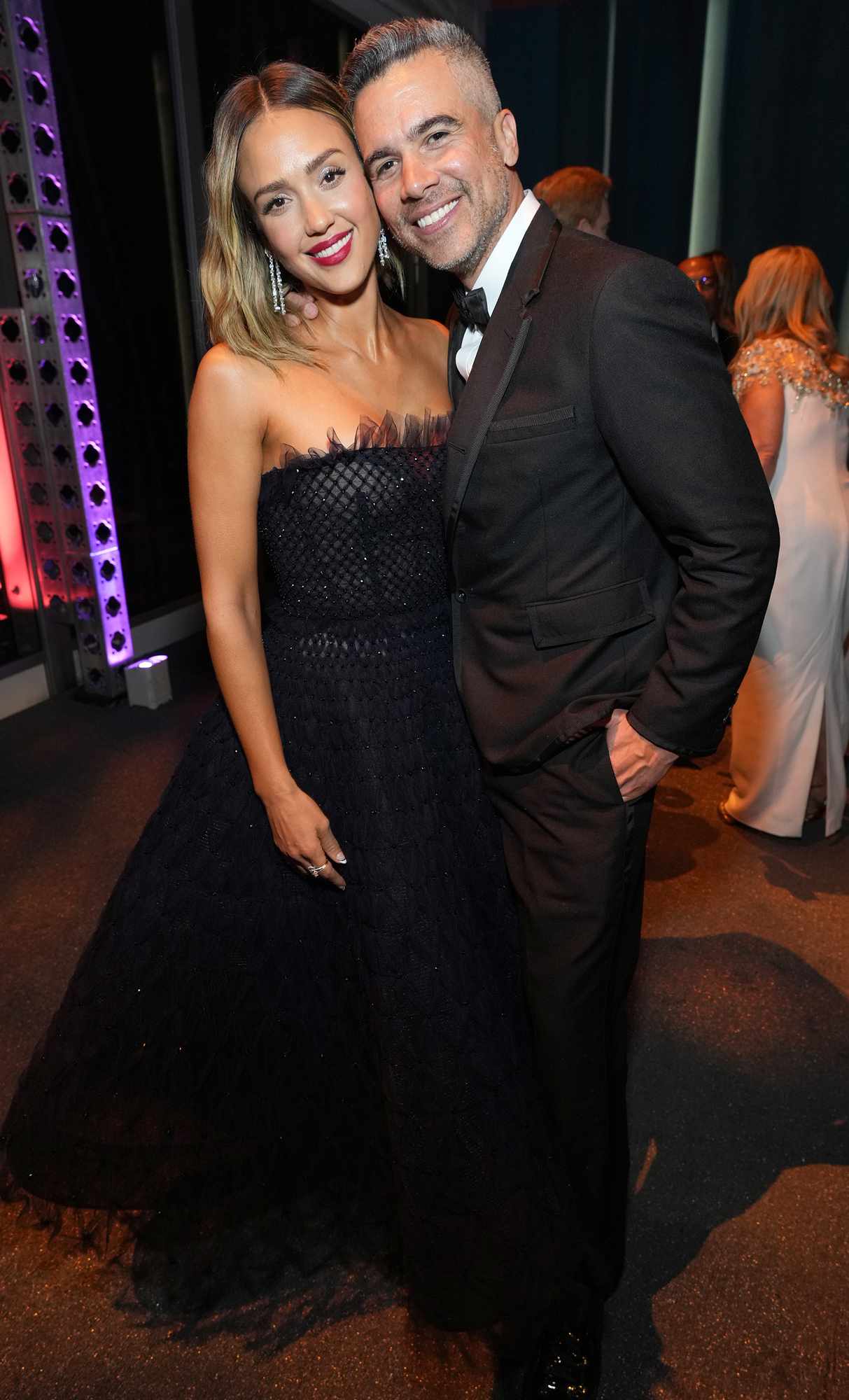 Jessica Alba and Cash Warren attend the 2022 Vanity Fair Oscar Party hosted by Radhika Jones at Wallis Annenberg Center for the Performing Arts on March 27, 2022 in Beverly Hills, California