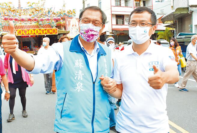 國民黨屏東縣長參選人蘇清泉（左）將再合體羅智強，盼為選情加分。（林和生攝）