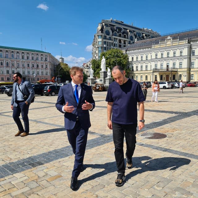 Grant Shapps (left) with Ukrainian deputy prime minister Oleksandr Kubrakov 