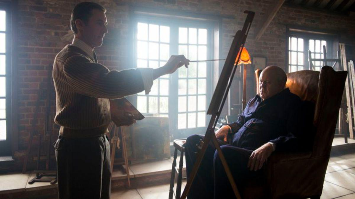 Stephen Dillane as Graham Sutherland painting Churchill, played by John Lithgow, in The Crown (NETFLIX)