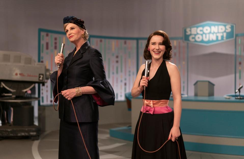 Sophie Lennon (Jane Lynch) and Midge (Rachel Brosnahan) (Chris Saunders/Amazon Prime Video)