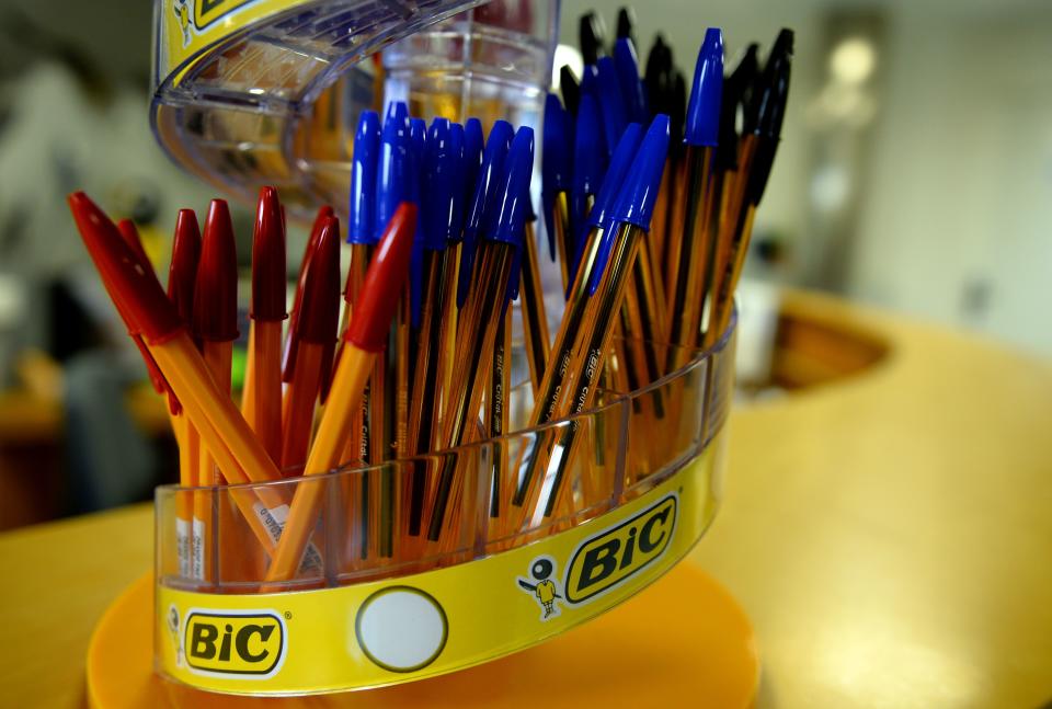 Le fameux stylo Bic Cristal (Credit : ERIC PIERMONT/AFP via Getty Images)