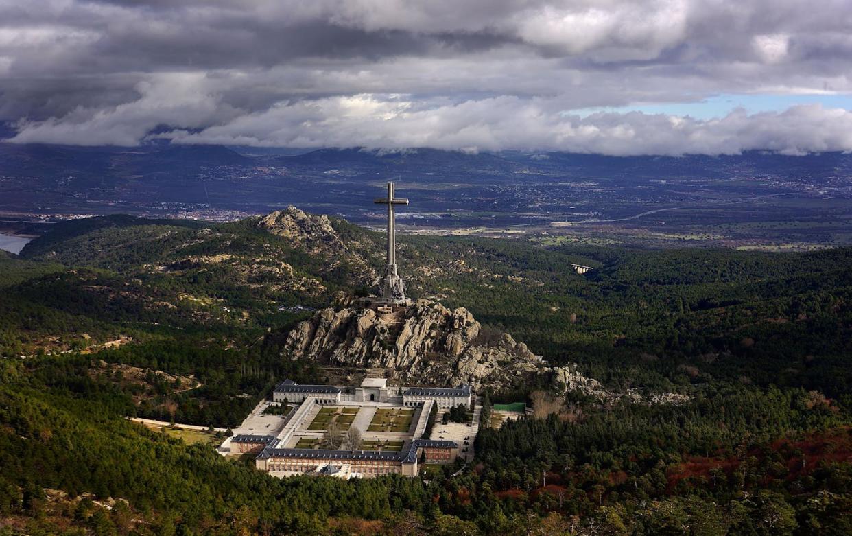 Cuelgamuros, también conocido como El Valle de los Caídos o la Abadía de la Santa Cruz del Valle de los Caídos <a href="https://commons.wikimedia.org/wiki/File:Valle_de_los_caidos.jpg" rel="nofollow noopener" target="_blank" data-ylk="slk:Jorge Díaz Bes/Wikimedia Commons;elm:context_link;itc:0;sec:content-canvas" class="link ">Jorge Díaz Bes/Wikimedia Commons</a>, <a href="http://creativecommons.org/licenses/by-sa/4.0/" rel="nofollow noopener" target="_blank" data-ylk="slk:CC BY-SA;elm:context_link;itc:0;sec:content-canvas" class="link ">CC BY-SA</a>