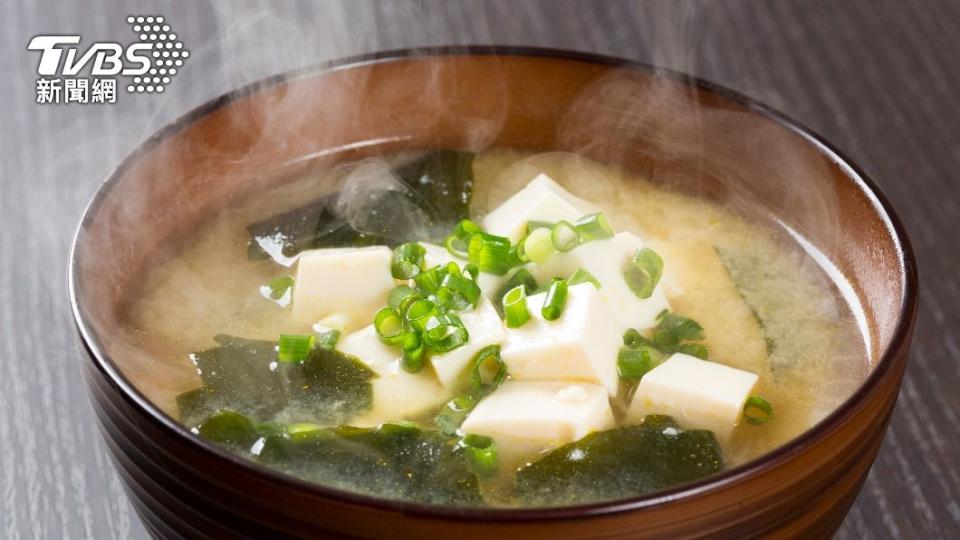 紫菜豆腐湯和青菜豆腐湯都是安全牌。（示意圖／shutterstock達志影像）