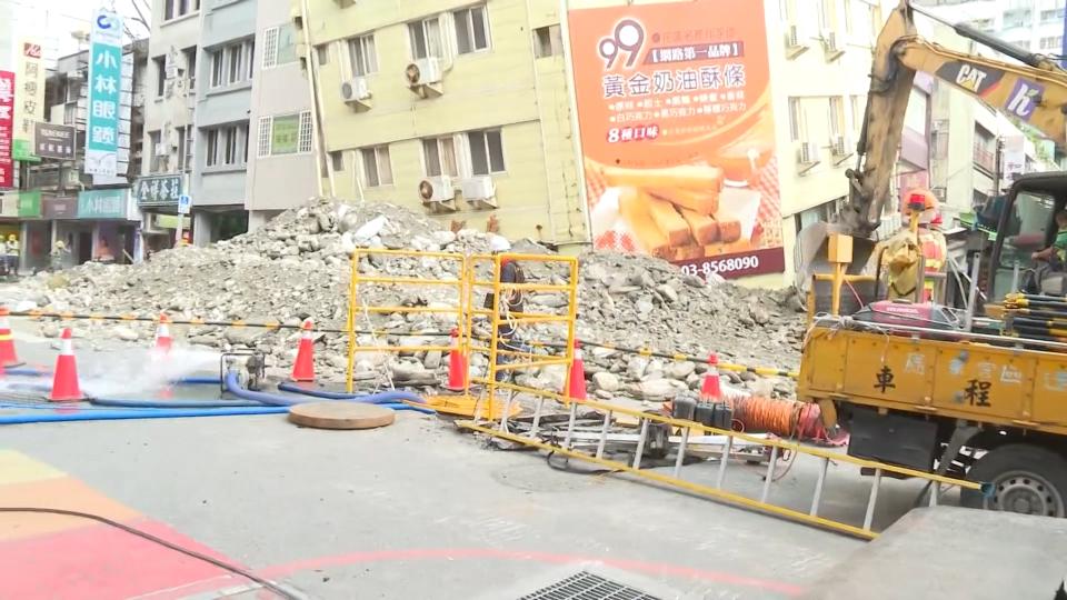 ▼富凱飯店拆除作業進行中。（圖／東森新聞）