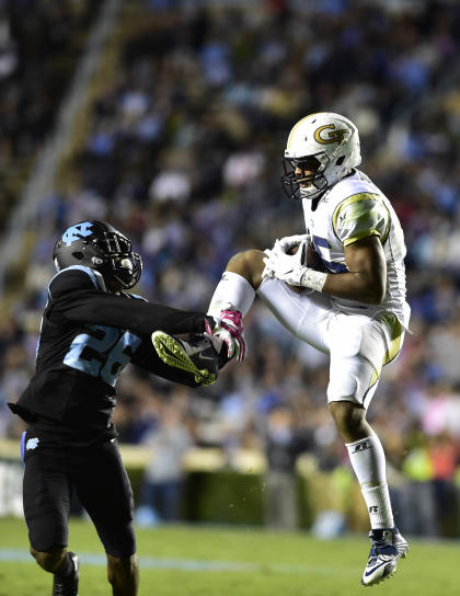 Georgia Tech Yellow Jackets wide receiver DeAndre Smelter (15) catches a touchdown pass as North Carolina Tar Heels safety Dominquie Green (26) defends. (Bob Donnan-USA TODAY Sports)