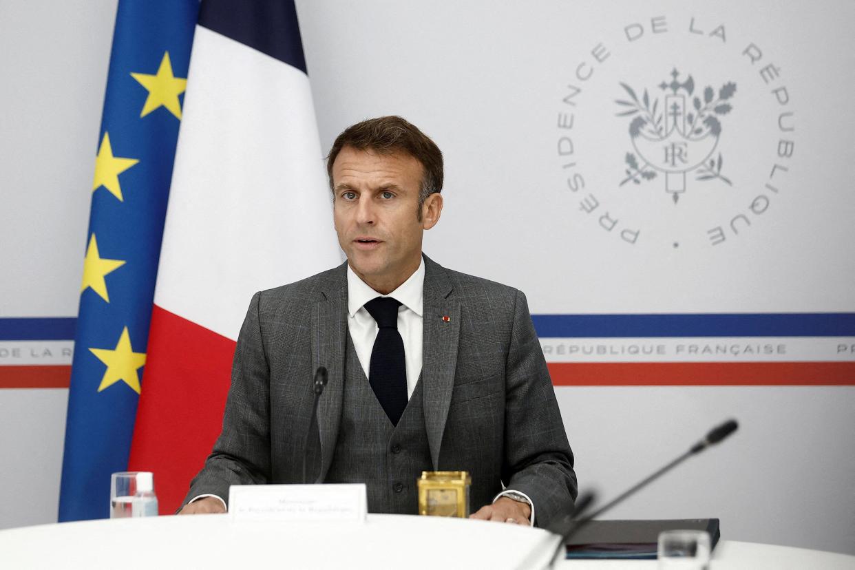 Emmanuel Macron, lors d’une vision conférence avec les familles des otages français capturés par le Hamas, le 20 octobre 2023. 