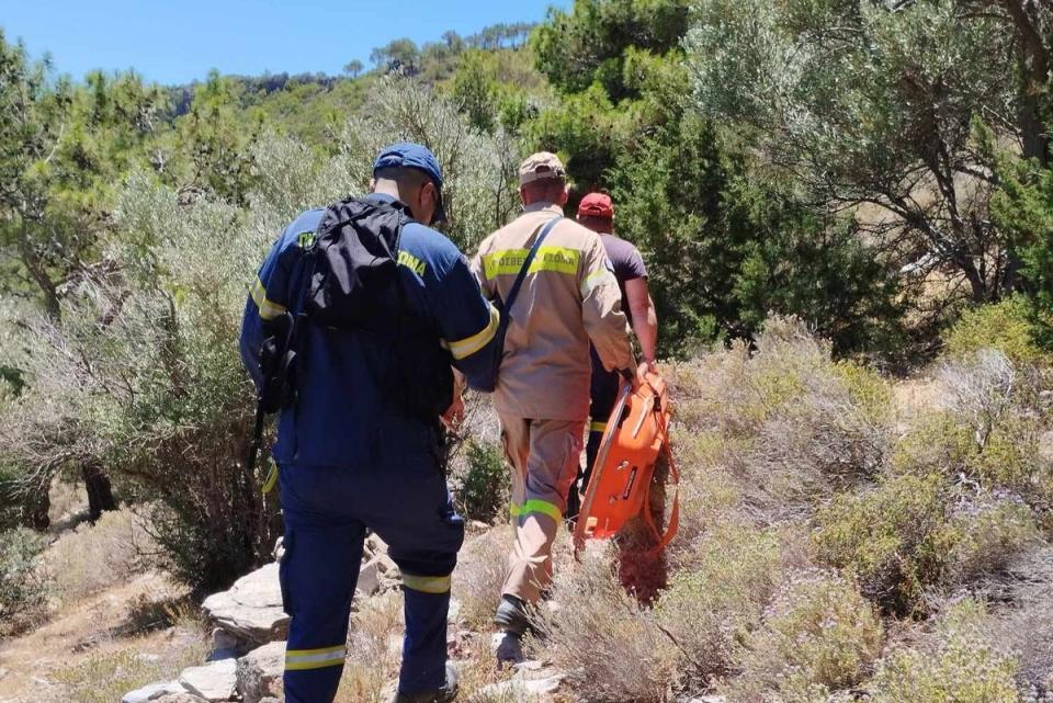 People on Samos search for a mising Dutch tourist (Hellenic Rescue Team of Samos)