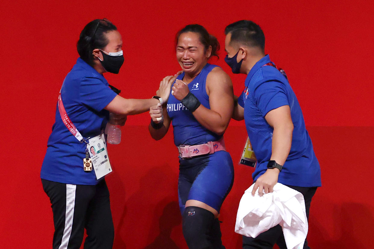 Tokyo 2020 Olympics - Weightlifting - Women's 55kg - Group A - Tokyo International Forum, Tokyo, Japan - July 26, 2021. Hidilyn Diaz of the Philippines celebrates with her team after her final lift. REUTERS/Edgard Garrido