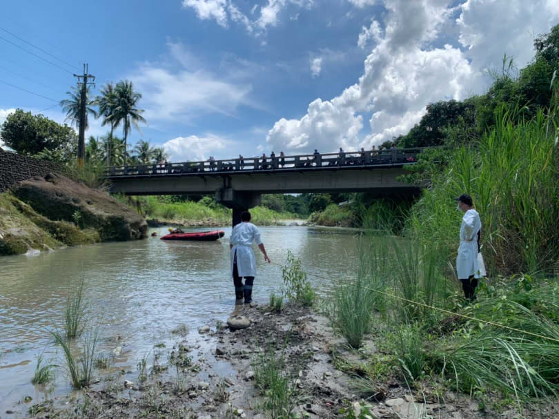 3名國中生今天下午1時到高雄市美濃區廣福街雙溪橋下河流釣魚，其中一名14歲利姓男學生不慎踩空滑落溪中，經急救仍宣告不治。（圖／民眾提供）