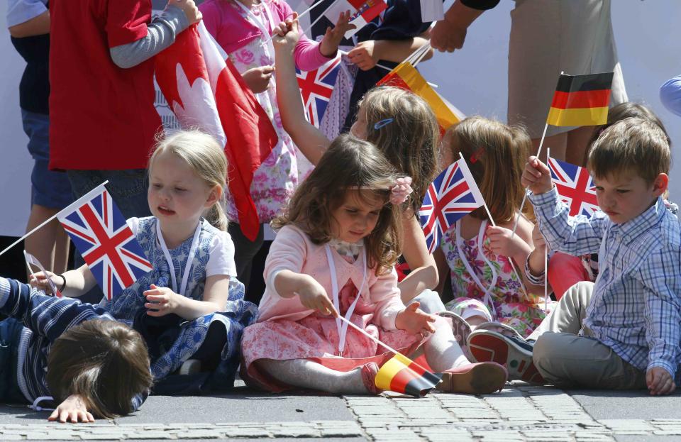 Children with German and British flags wait for the arrival of Britain's Queen Elizabeth and Prince Philip at Frankfurt's airport