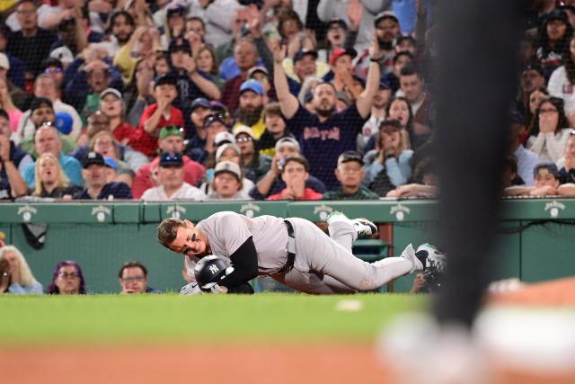 Yankees' Anthony Rizzo leaves loss to Red Sox early due to wrist injury  after collision at first base