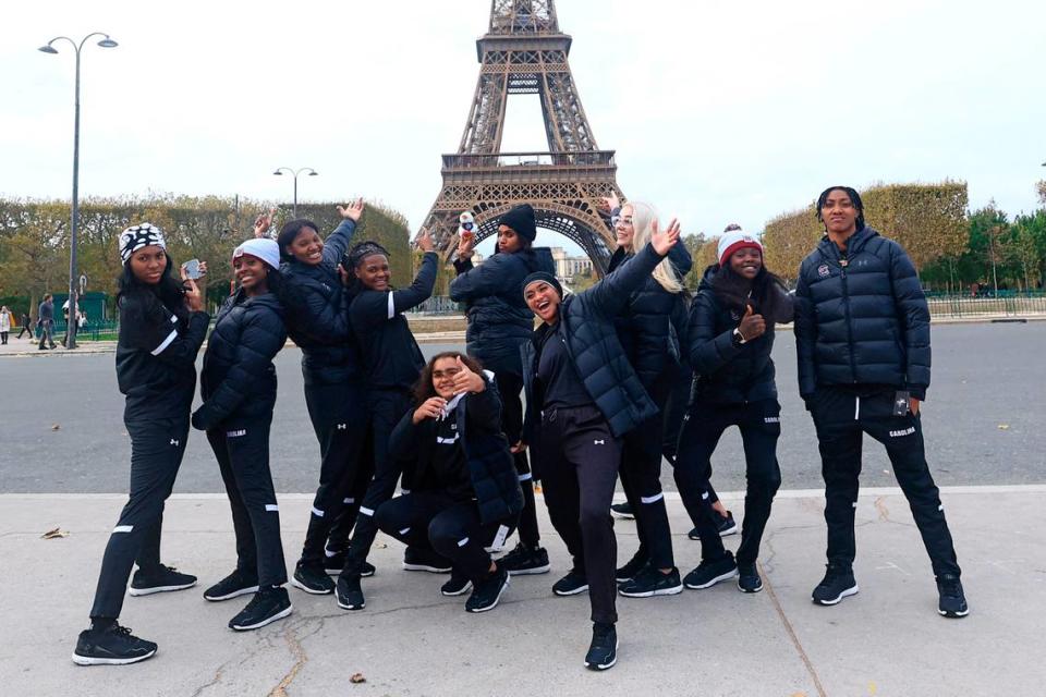 South Carolina college basketball players pose in front of the Eiffel Tower, Thursday Nov. 2, 2023 in Paris. Notre Dame will face South Carolina in a NCAA college basketball game Monday Nov. 6 in Paris. (AP Photo/Aurelien Morissard)