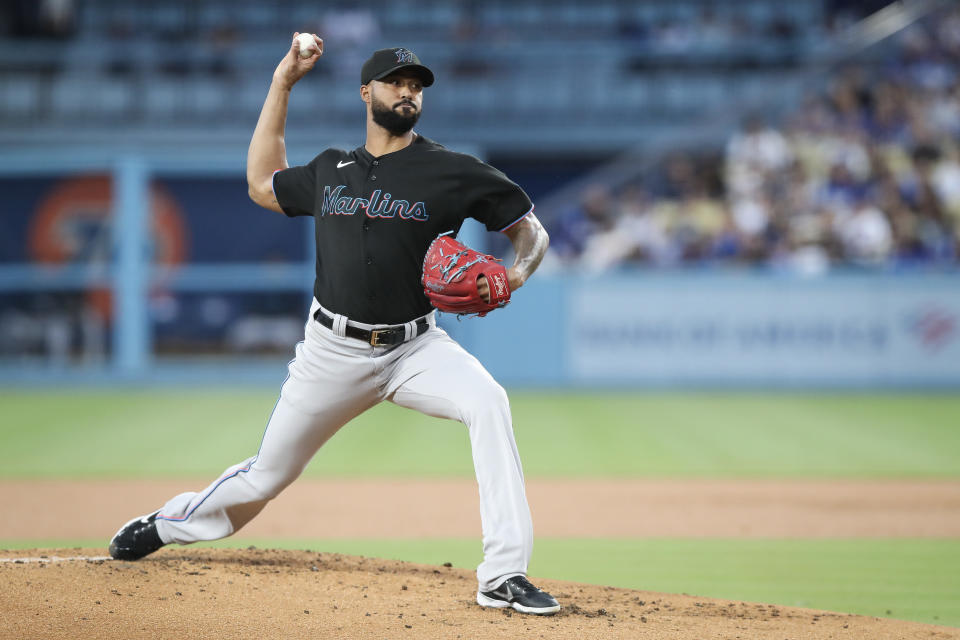 道奇在馬林魚Sandy Alcantara的6局6K優質先發壓制下，中斷近期11連勝。（MLB Photo by Meg Oliphant/Getty Images）