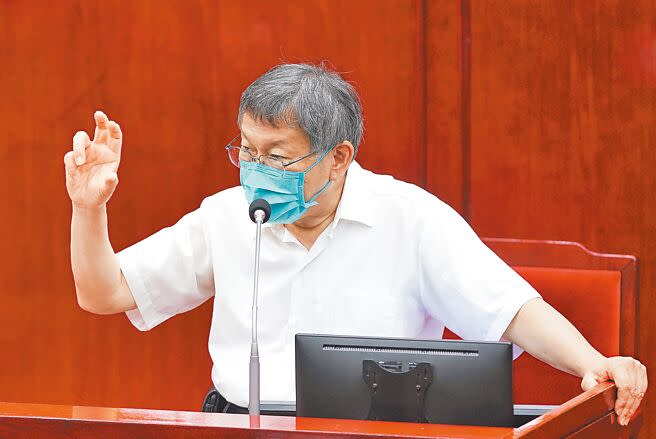 近日疫情再度升溫，台北市長柯文哲1日預告，準備升高管制，先前有「微解封」，現在也會「微加重」管制，他要嚴禁敬酒，過去抓的不緊，現在開始嚴格。（季志翔攝）