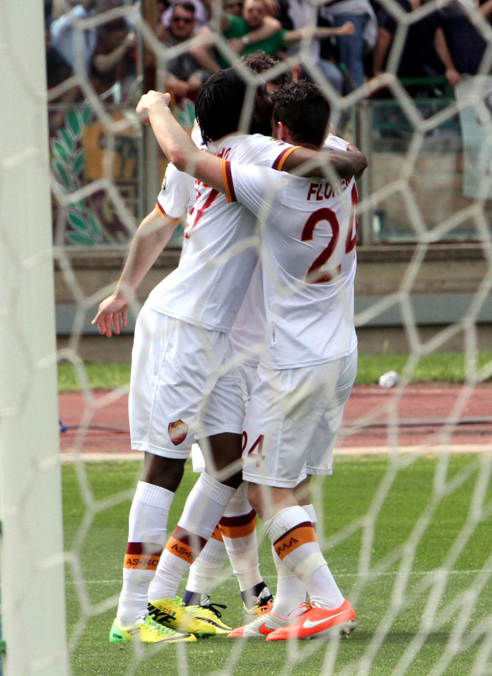 Roma's Mattia Destro celebrates with teammates after scoring during a Serie A soccer match between Cagliari and Roma in Cagliari, Italy, Sunday, April 6, 2014. (AP Photo/Daniela Santoni)