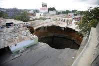 A giant sinkhole that swallowed several homes is seen in Guatemala City February 23, 2007. REUTERS/Daniel LeClair