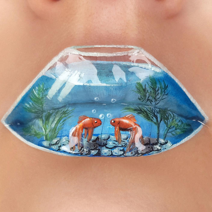Tutushka's lipstick artwork featuring a fishbowl. (Photo: Tutushka Matviienko/Caters News)