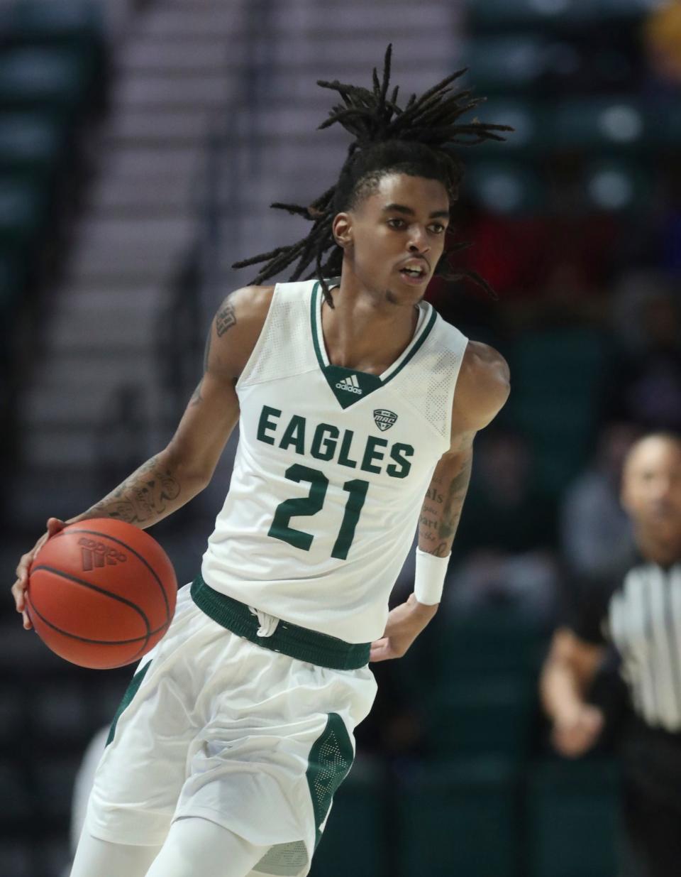 Eastern Michigan Eagles forward Emoni Bates brings the ball up court against the Ohio Bobcats during the first half Tuesday, Jan. 31, 2023 in Ypsilanti.