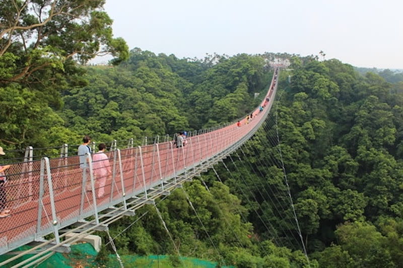 猴探井天空之橋可體驗漫步雲端的感受（Photo Credit: sam tao@Flickr, License: CC BY 2.0，圖片來源：https://www.flickr.com/photos/34750184@N04/7991697013）