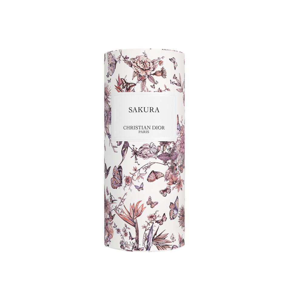 265€ les 125ml<br><p>Pour le printemps, cette eau de parfum poétique se pare d’un somptueux écrin aux sous-tons rose rappelant son inspiration, la fleur de cerisier. </p><p>Disponible à partir d’avril 2024.</p><br>