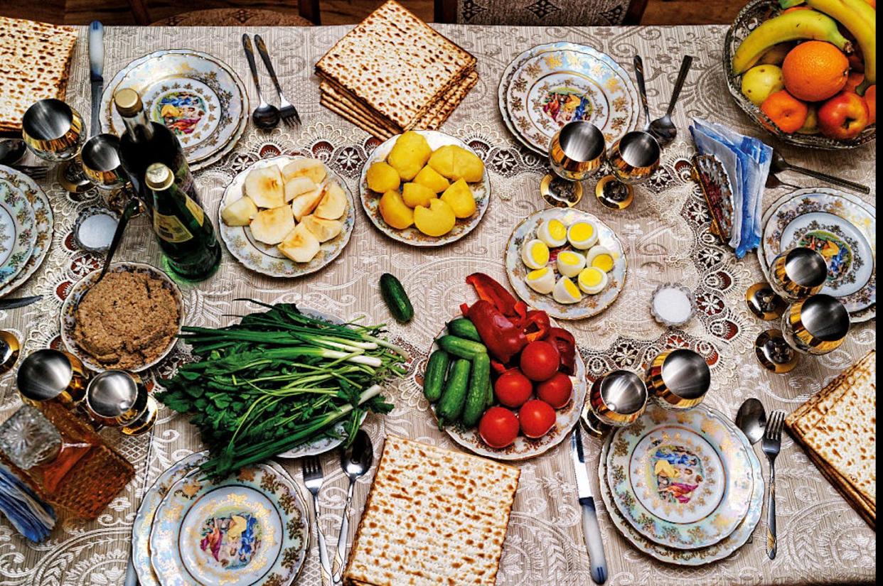 The Passover Seder – like this one in Azerbaijan – commemorates the story of the Israelites' escape from slavery, and the start of their long sojourn in the desert. <a href="https://www.gettyimages.com/detail/news-photo/red-village-guba-azerbaijan-seder-of-the-jewish-passover-in-news-photo/476570106?adppopup=true" rel="nofollow noopener" target="_blank" data-ylk="slk:Reza/Getty Images;elm:context_link;itc:0;sec:content-canvas" class="link ">Reza/Getty Images</a>