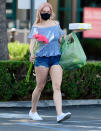 <p>Ariel Winter picks up a pink bouquet of flowers that match her pink hair, while out in L.A.</p>