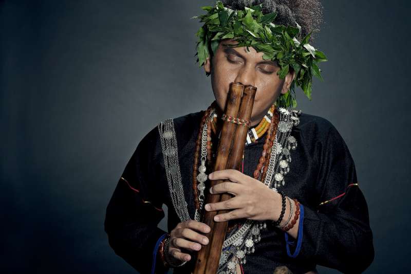 20210512-歌手桑布伊以專輯《得力量 pulu’em》入圍最佳原住民族男歌手等8獎項。（風潮音樂提供）