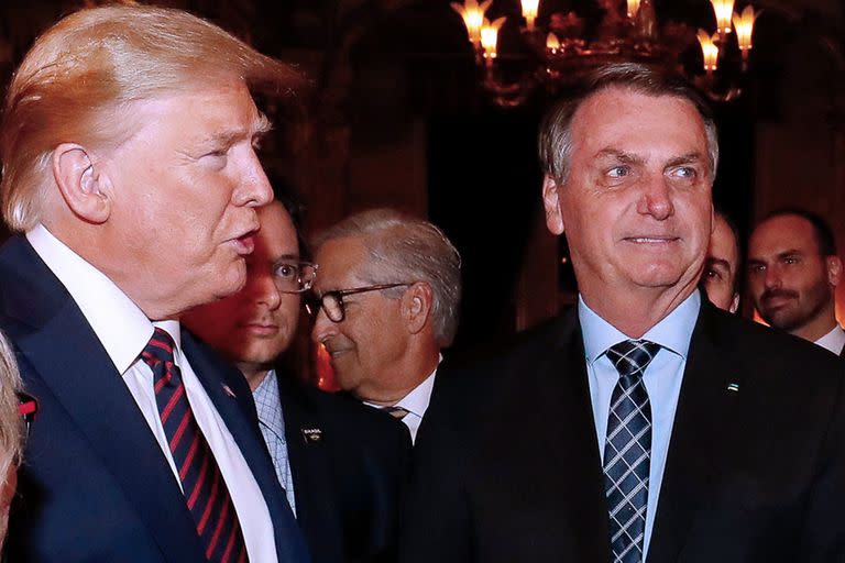 Jair Bolsonaro siempre se mostró cercano a la ideología de Donald Trump; la Cámara de Representantes de los Estados Unidos le pidió prudencia a la familia del mandatario brasileño