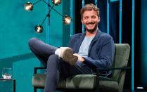 Ein neues Gesicht bringt seit April 2021 neuen Schwung in das Late-Night-Geschäft: Tommi Schmitt startete als Co-Gastgeber des Podcasts "Gemischtes Hack" durch - und verdiente sich im Anschluss seine eigene TV-Show. Bei ZDFneo begrüßt der 32-Jährige in "Studio Schmitt" seine Gäste zu launigen Gesprächen. Dazu noch einen Stand-up-Teil, und fertig ist kurzweilige Late-Night-Unterhaltung. (Bild: ZDF / Ben Knabe)