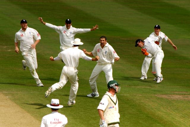 Steve Harmison (centre) in action for England