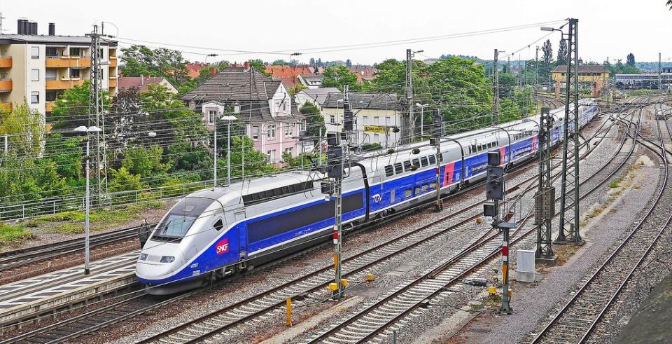 越來越多歐洲國家轉而要求以火車、高鐵等鐵路旅行取代短程飛機。照片來源：Erich Westendarp／Pixabay