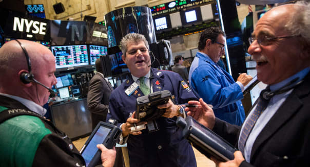 Dow Jones Industrial Average Closes Up, Tech Stocks Drop Sharply