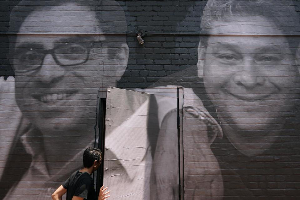 Mural depicting two Americans detained abroad