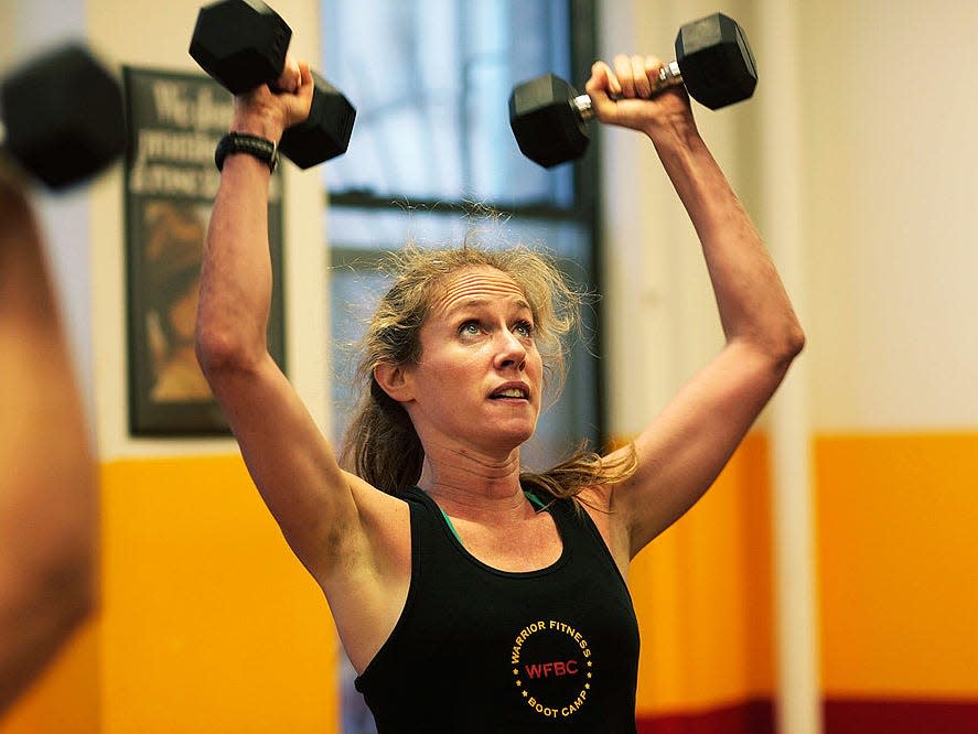 Woman lifting dumbbells