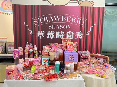 7-ELEVEN草莓季更網羅許多特色零食，包括山內福岡草莓風味蛋糕捲 PHOTO CREDIT: 7-ELEVEN