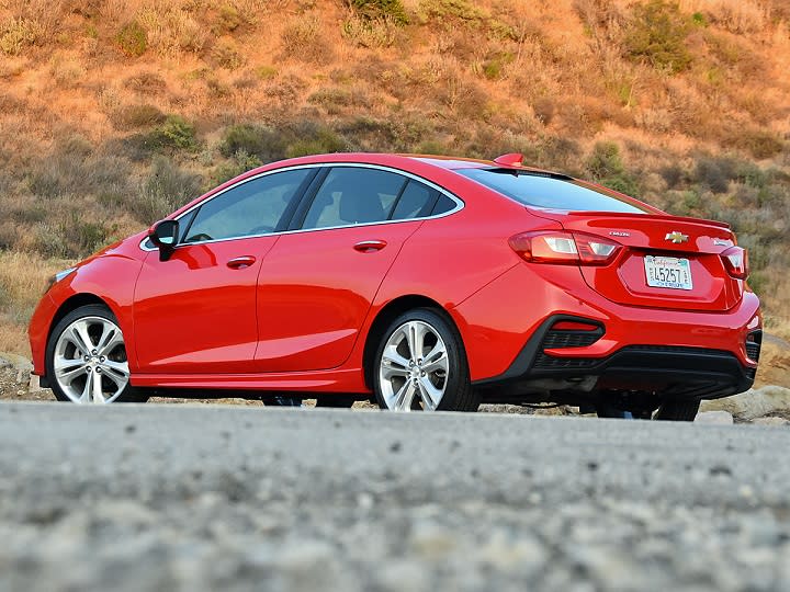 2016 Chevrolet Cruze Premier RS rear quarter photo