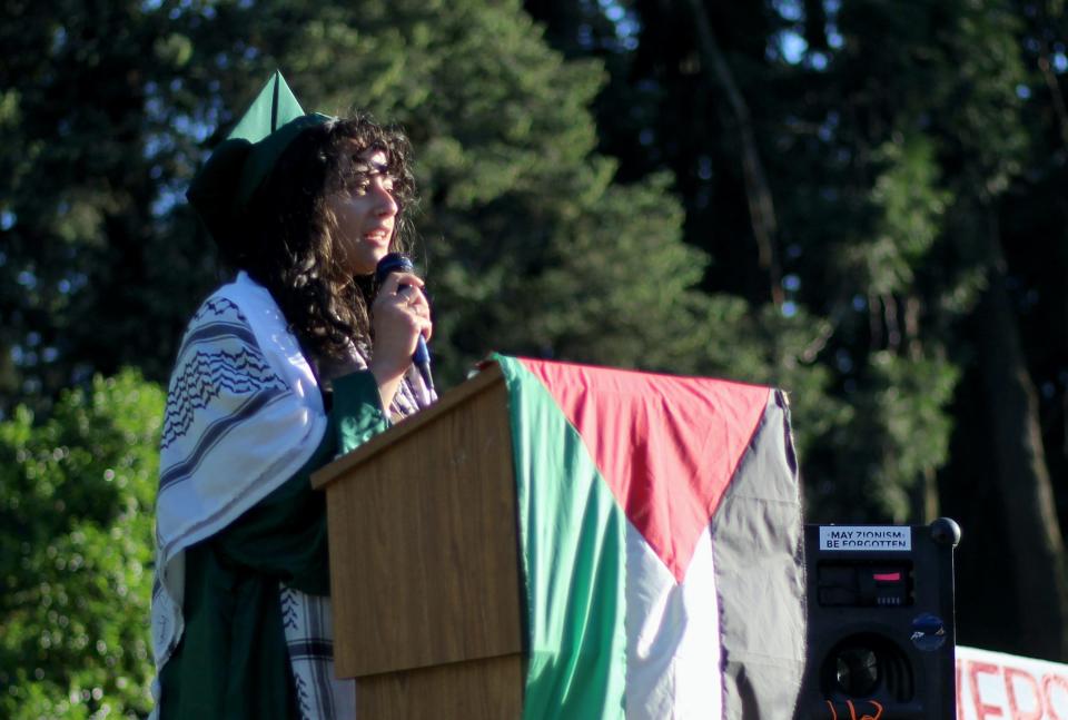 University of Oregon graduating senior Gabriela Moreno address her peers.