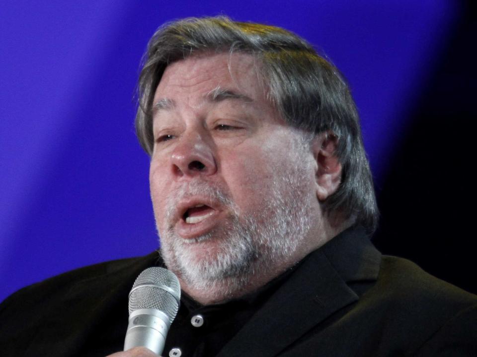 Steve wozniak talking in a microphone