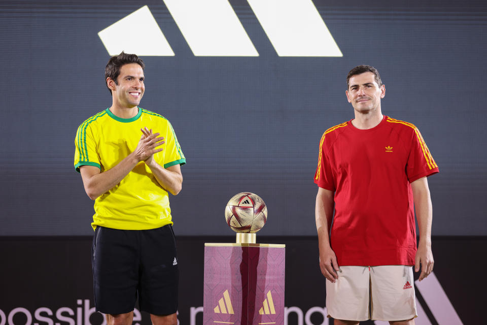 Kaka (izq.) e Iker Casillas presentaron el Al Hilm (Foto de: Katelyn Mulcahy - FIFA/FIFA via Getty Images)