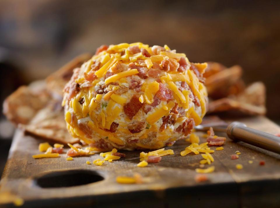 Cheddar Bacon Cheese Ball