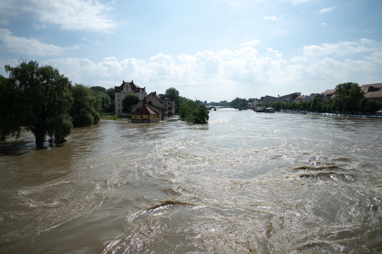 Die Lage ist weiterhin angespannt - besonders in Regensburg. (Bild: Lukas Barth/Getty Images)
