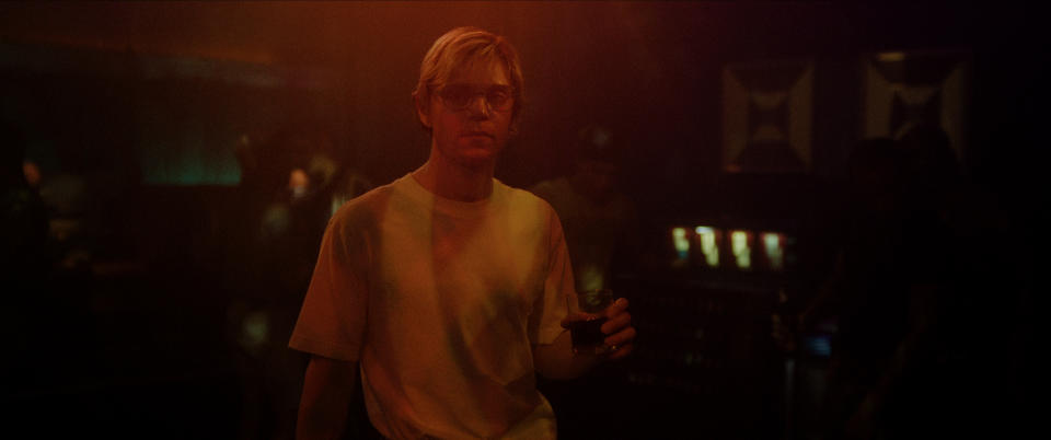 Evan Peters as Jeffrey Dahmer in episode 101 of Dahmer - Monster: The Jeffrey Dahmer Story. (Netflix)